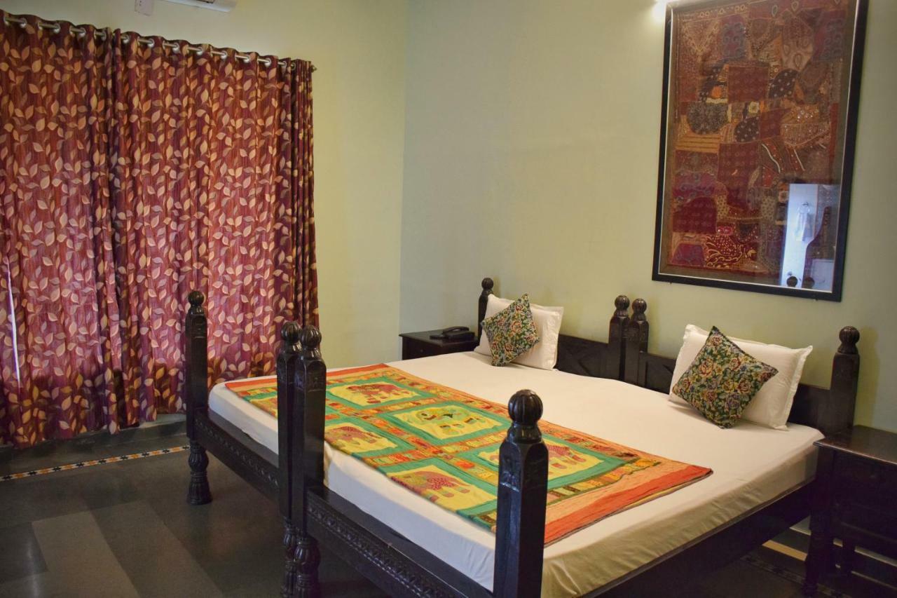 Hotel Kurabar Kothi Udaipur Exterior photo